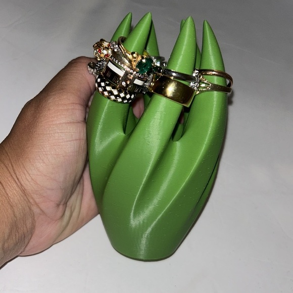 Ring holder unique shape - Picture 5 of 5